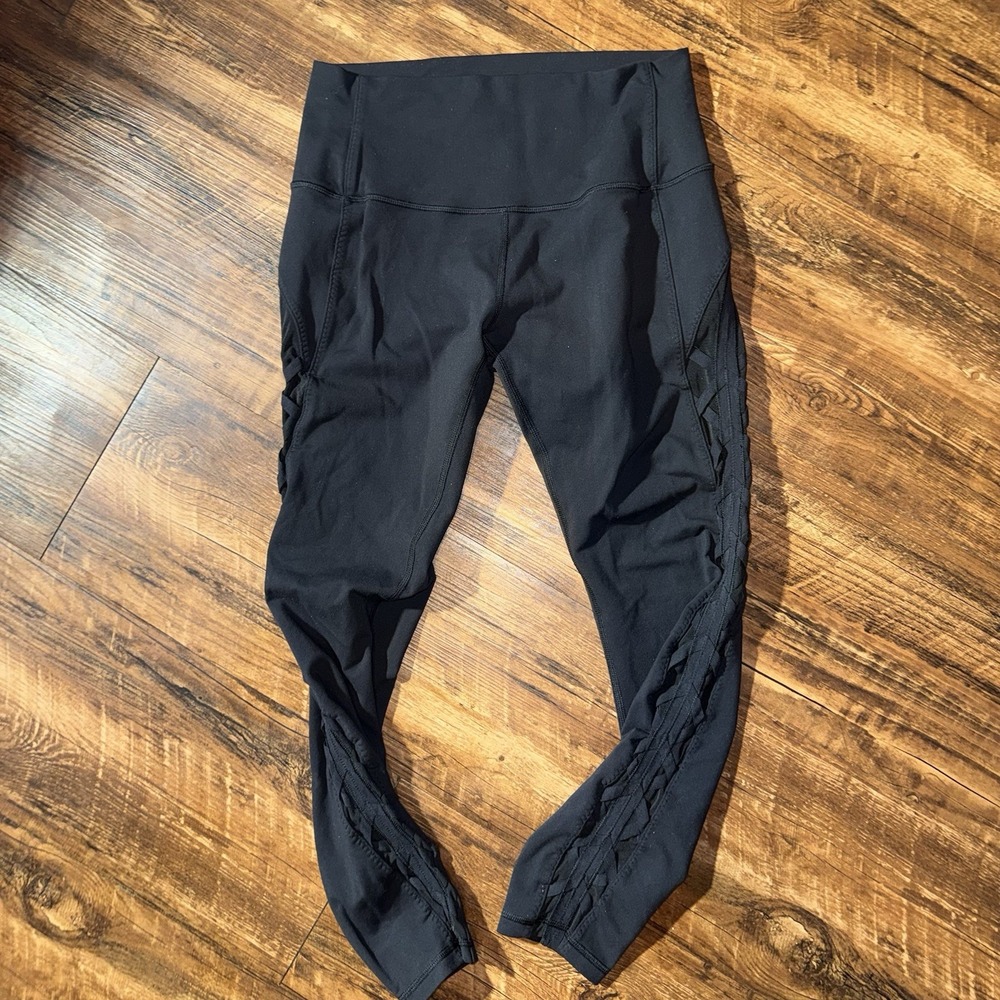 Lululemon Black Side Cross‎ Mesh Leggings Women's Size 8 Athletic